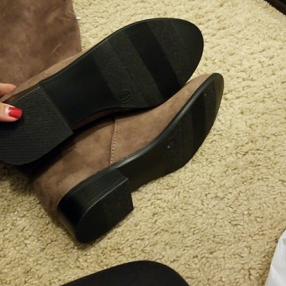 ❎SOLD❎Taupe tan over knee boots size 5.5 - Picture 5 of 7